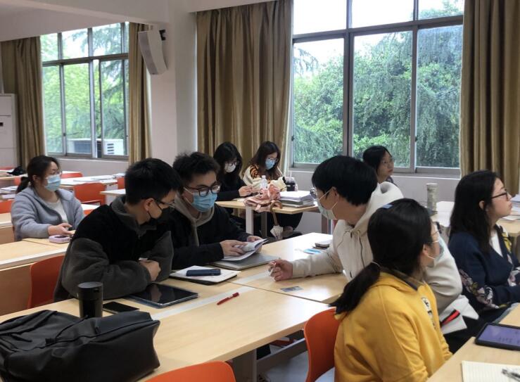 1653987408859011968.jpg 44.jpg